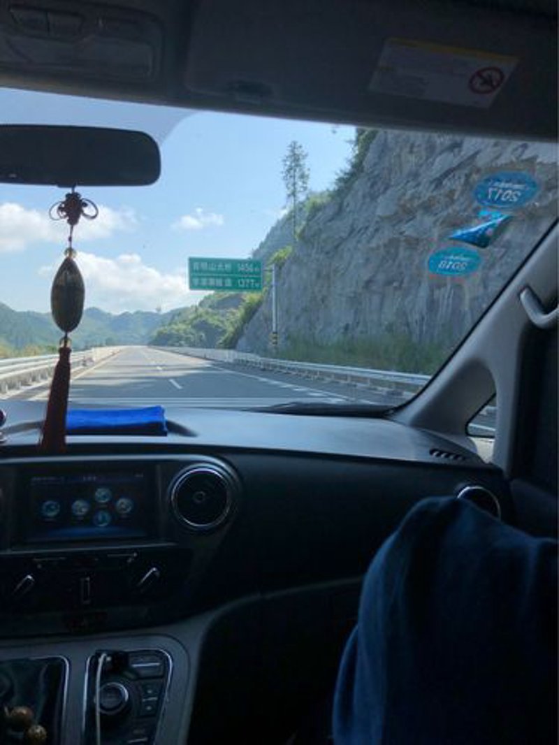 张家界：自然的鬼斧神工与旅游的魅力